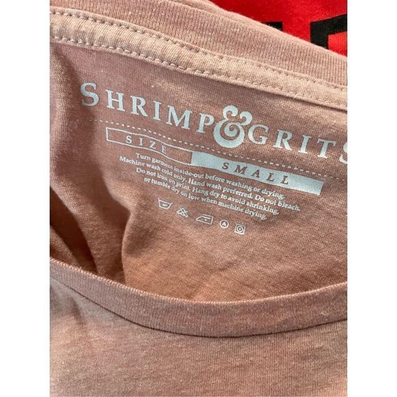 ‘Stuck on You’ Shrimp & Grits Cropped Short Sleeve Tee - Picture 4 of 4